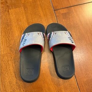 Reef Kids Shark Slide Sandals - Black and Gray size 4/5